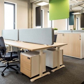 Armoire basse à portes coulissantes