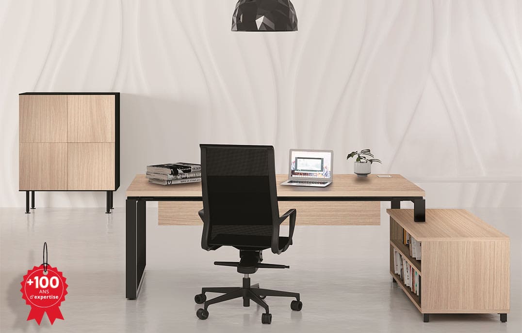 Bureau de direction sur meuble de retour ouvert