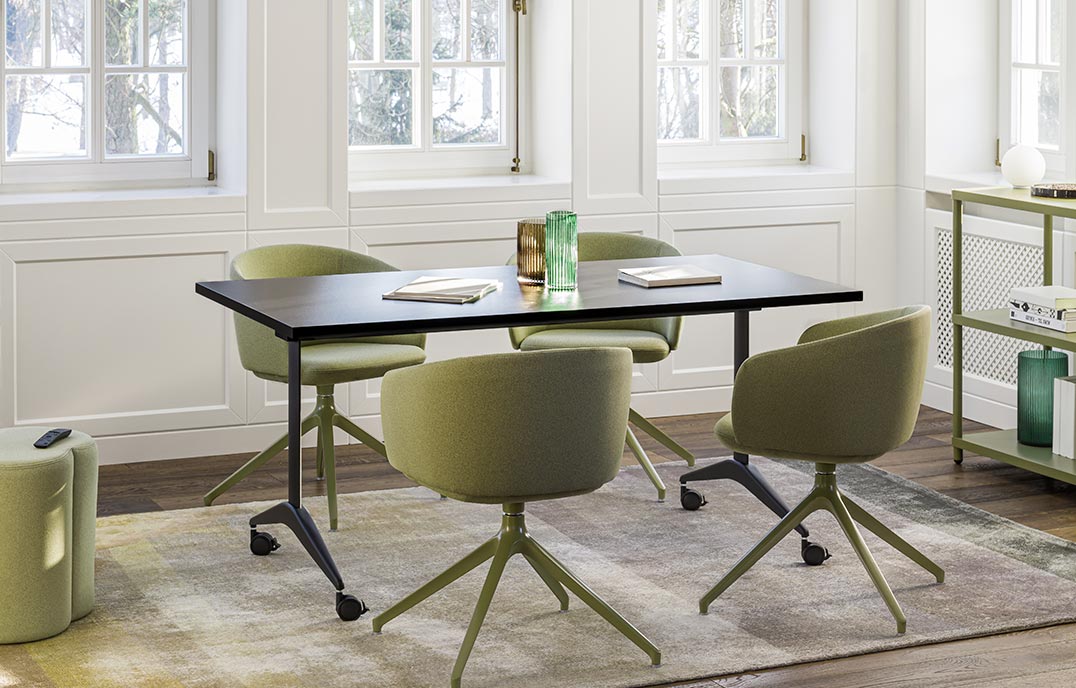Table de réunion pliante sur roulettes